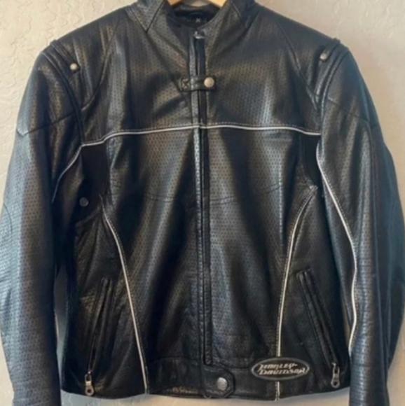 Harley Davidson Leather Jacket - Picture 4 of 12